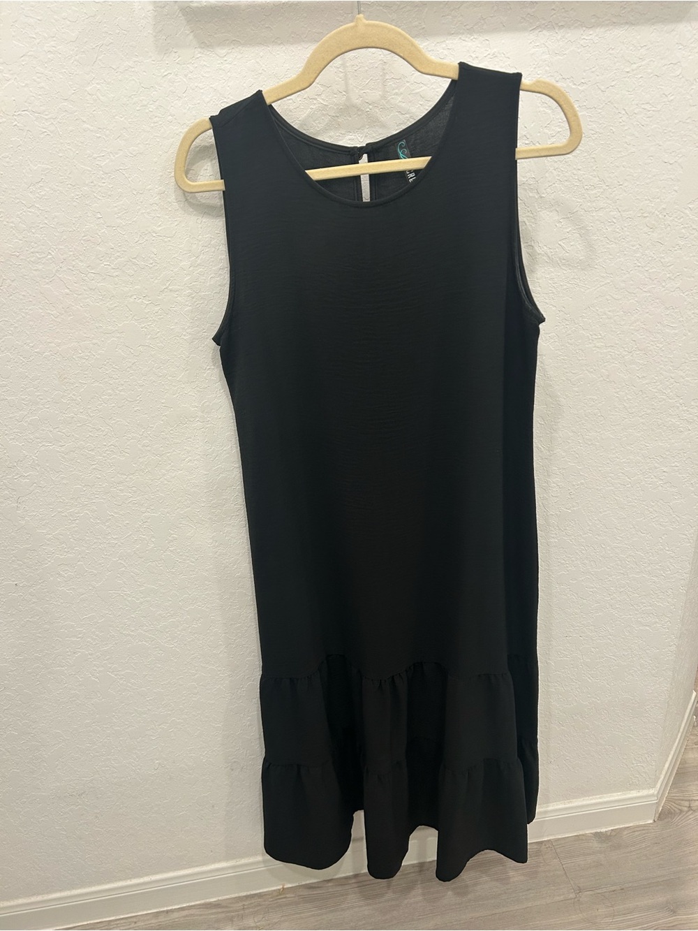 Women’s Black Sleeveless Tiered Midi Dress